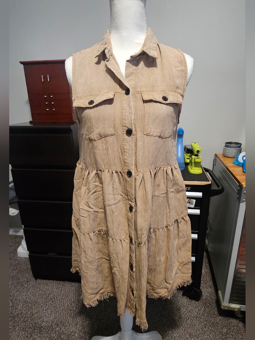 Umgee Sleeveless Button-Front Tiered Dress in Light Brown Size Small